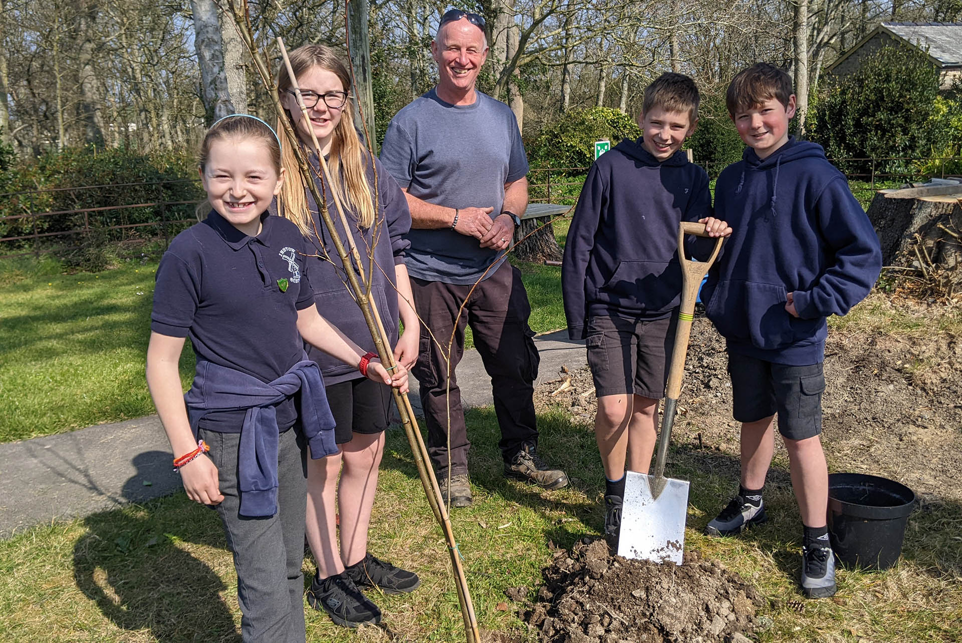 INSTOW SCHOOL VISIT TO TAPELEY PARK